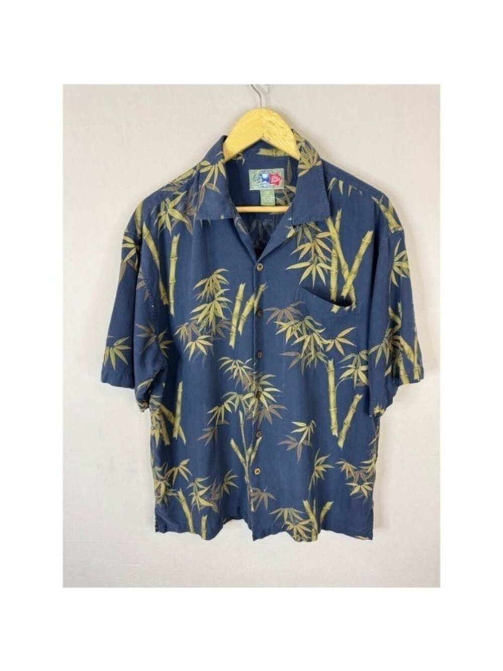 Hilo Hattie Mens Medium Blue Silk Bamboo Print Hawaiian Aloha Shirt Short Sleeve